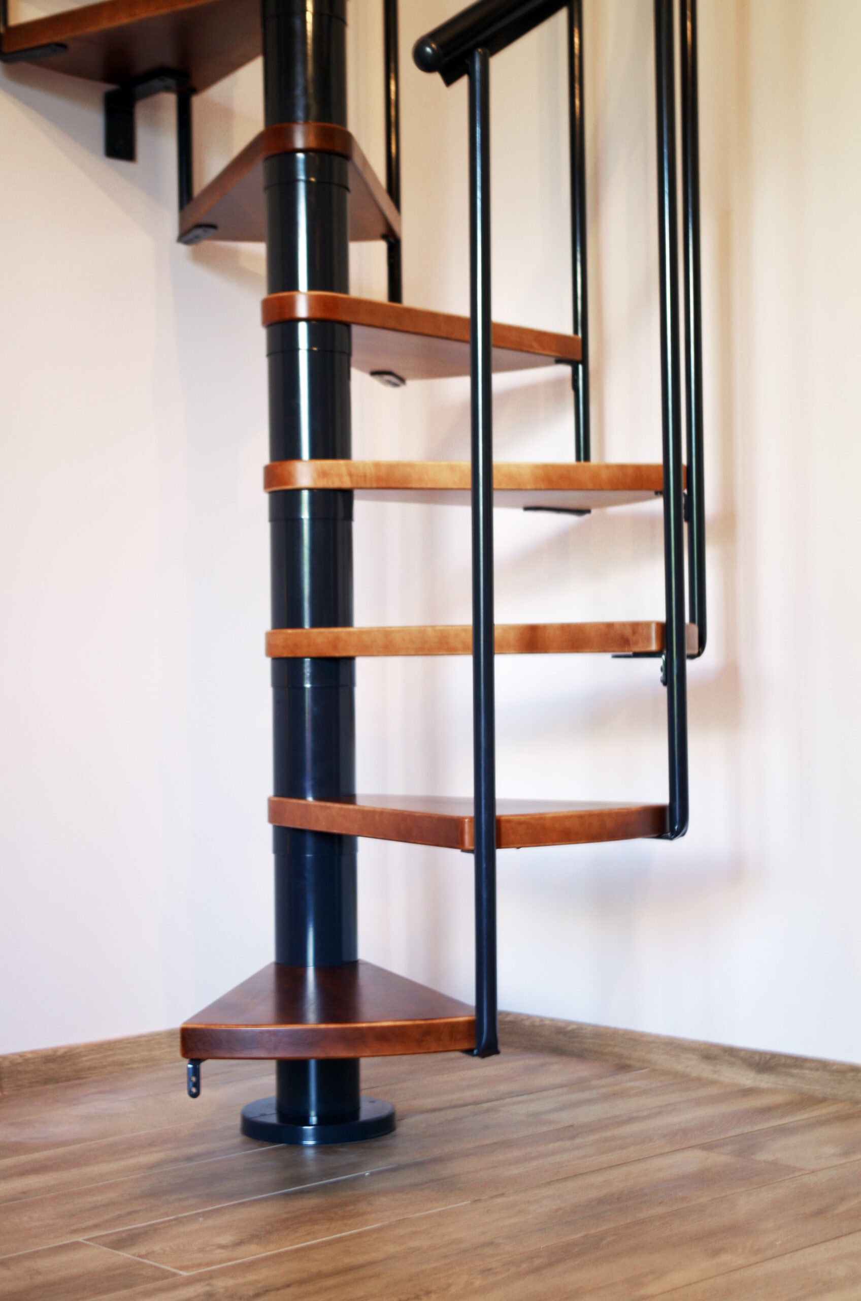 M100 Spiral Staircase Anthracite/Honey Beech 100cm