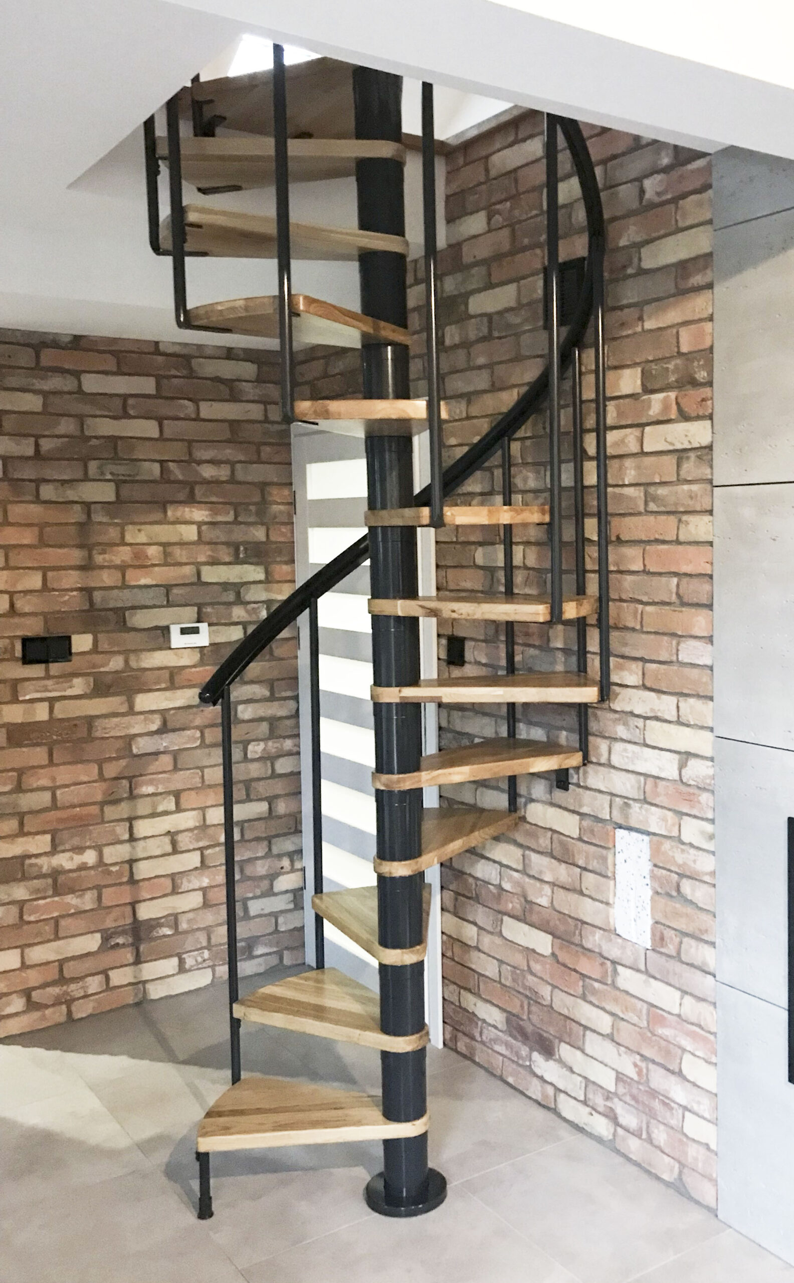 M100 Spiral Staircase Anthracite/Beech 100cm