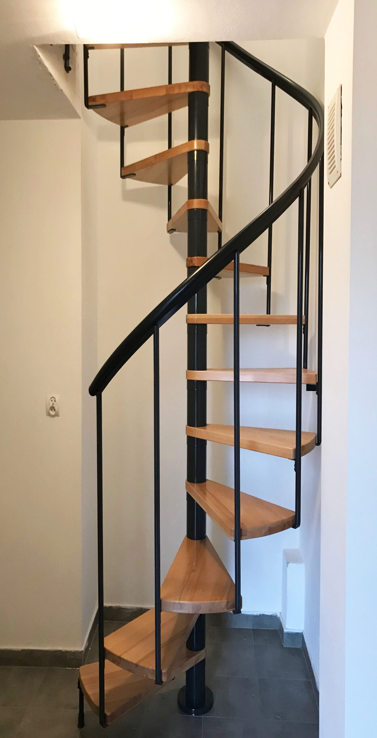 M100 Spiral Staircase Anthracite/Beech 100cm